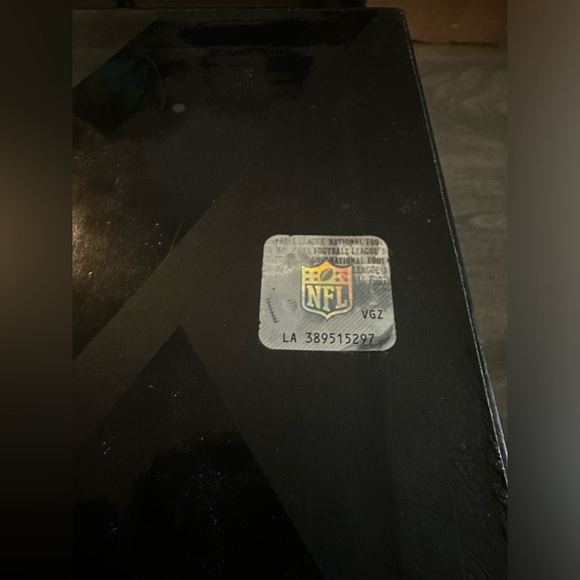 Official NFL Bluetooth Football - Picture 9 of 10